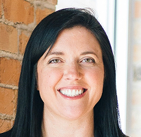 Sophie Hartwell, responsável de apoio ao cliente, headshot da equipa de serviço